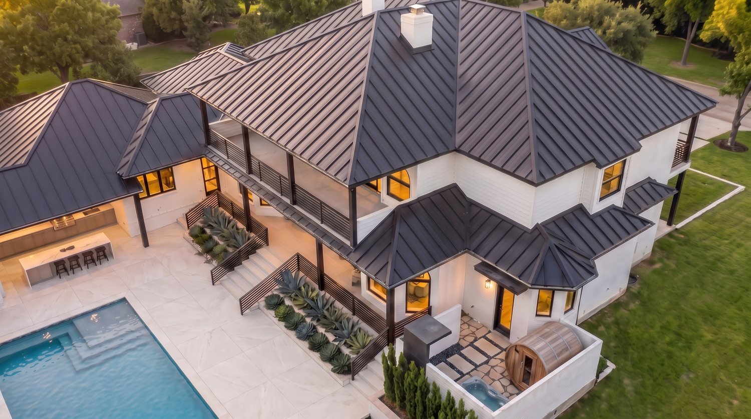 Pool deck in smooth porcelain